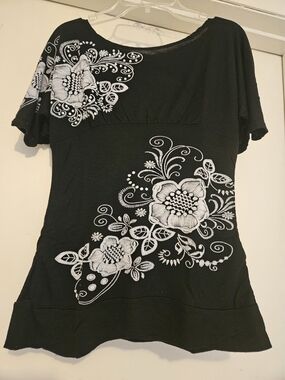2B Bebe Black Scoop Neck Top with White Floral Embroidery